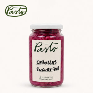 pasto cebolla encurtida